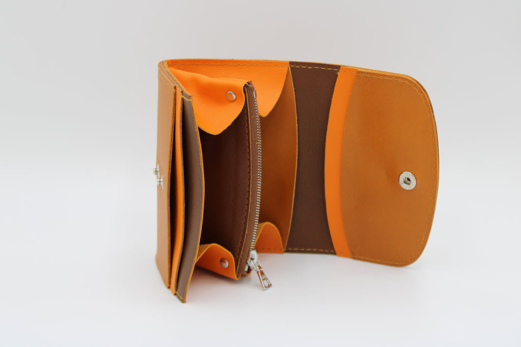 Velino Pocket Portemonnaie aus glattem Rindleder in senfgelb, orange und braun, handgefertigt in der Ledermanufaktur Stocker